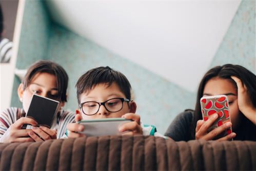 孩子玩游戏的好处,孩子玩游戏的多重益处解析